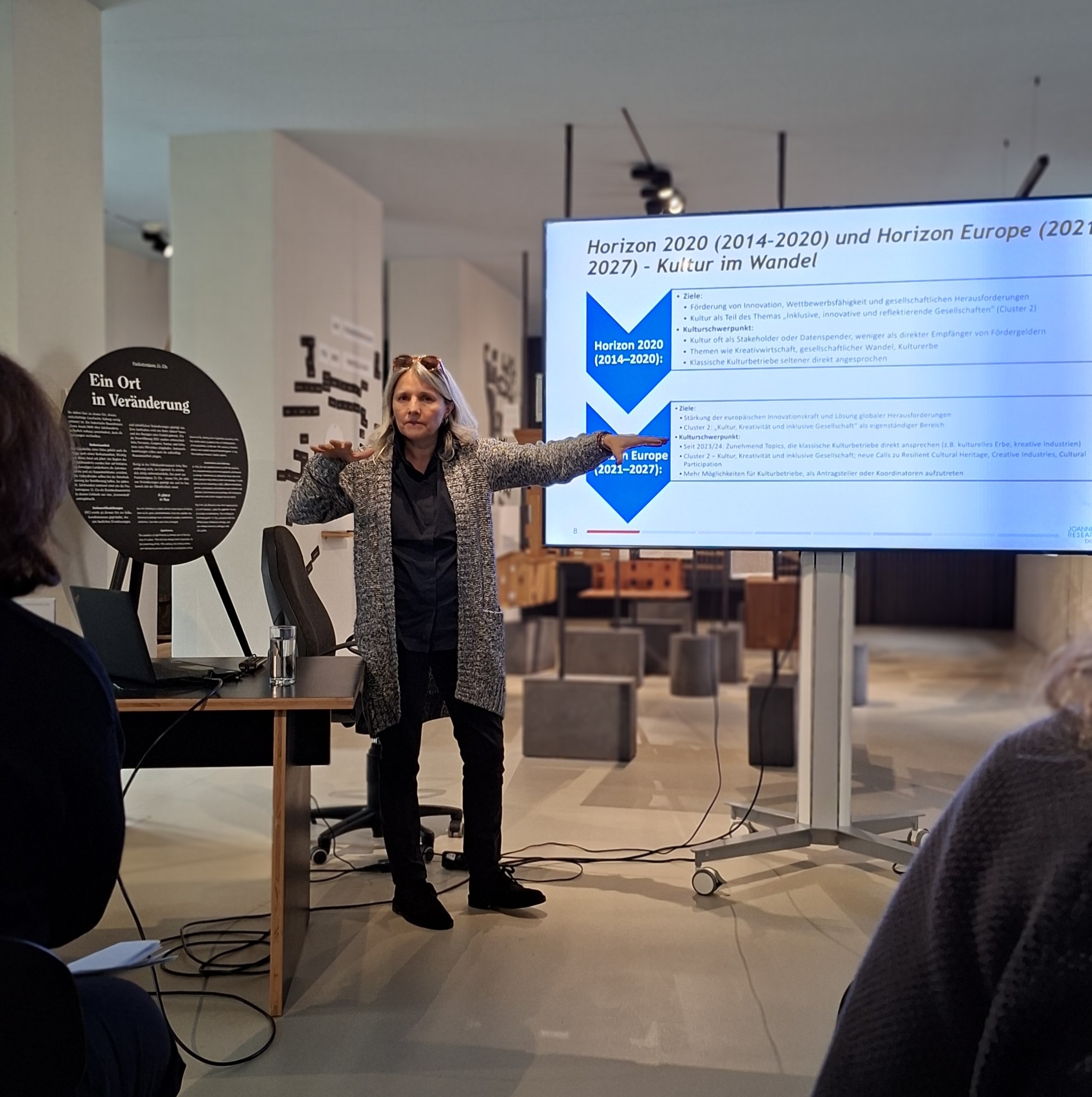 Monday Session, u.a. mit Silvia Russegger (Joanneum Research) © https://www.kultur.steiermark.at/cms/beitrag/12997242/6537958/ Monday Session, u.a. mit Silvia Russegger (Joanneum Research) © https://www.kultur.steiermark.at/cms/beitrag/12997242/6537958/