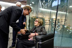 Kulturlandesrat Dr. Christian Buchmann mit Maria Lassnig. © UMJ / N. Lackner