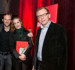 Kulturlandesrat Dr. Christian Buchmann (re.) mit Rainer Frimmel und Tizza Covi, die mit dem "Großen Diagonale-Preis" in der Kategorie Spielfilm ausgezeichnet wurden.
